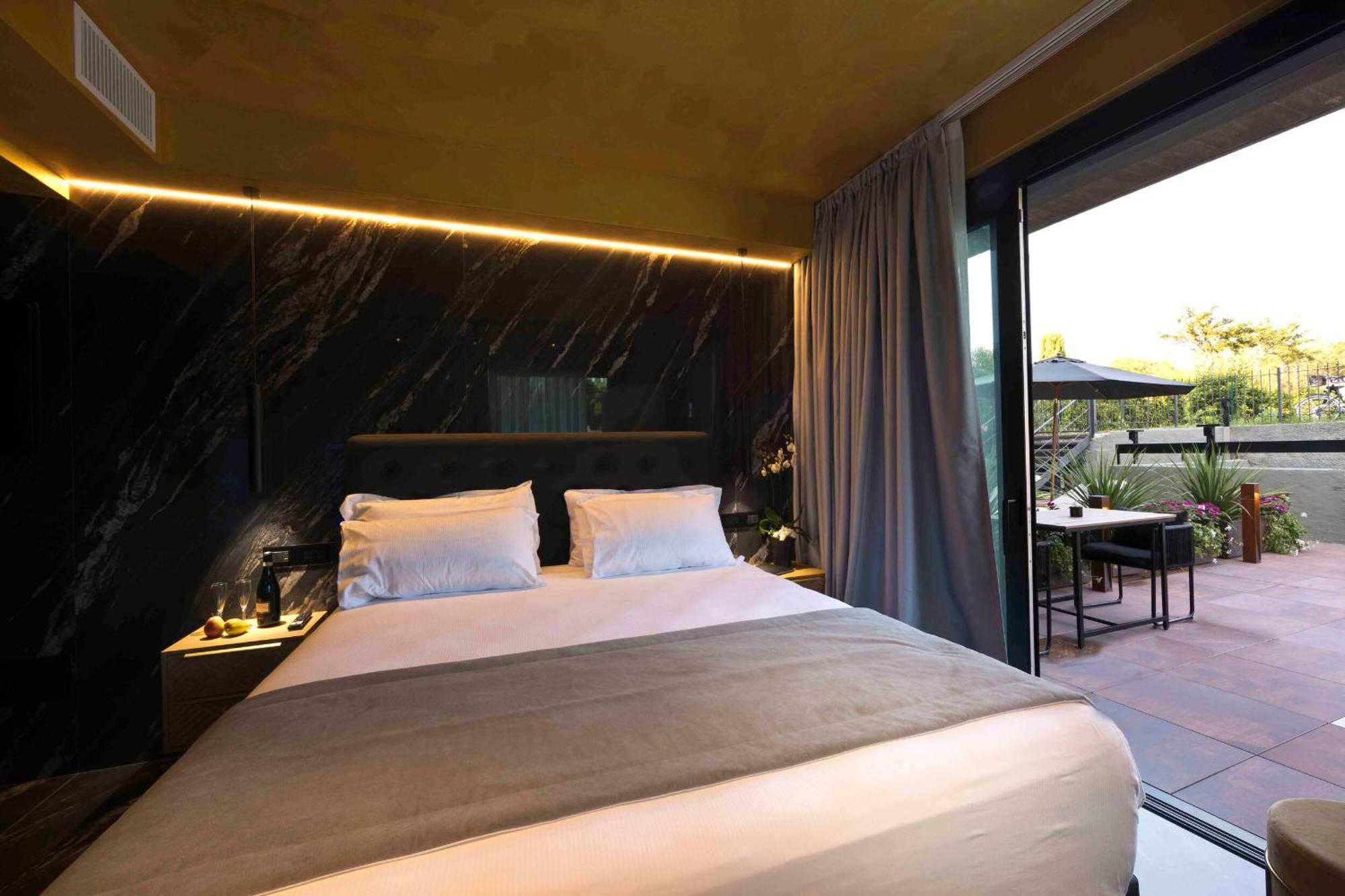 Boutique Hotel סירמיונה מראה חיצוני תמונה